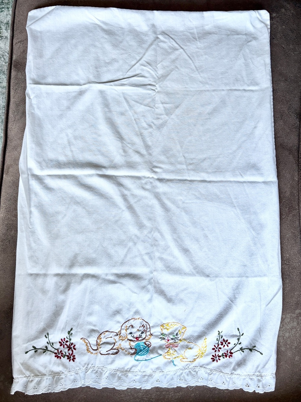 Vtg 1950/60s Hand Embroidered Puppy Kitten Floral Pillowcase Bedroom Nursery 28”
